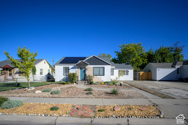 369 E Oakland Ave
                     MLS #2188805