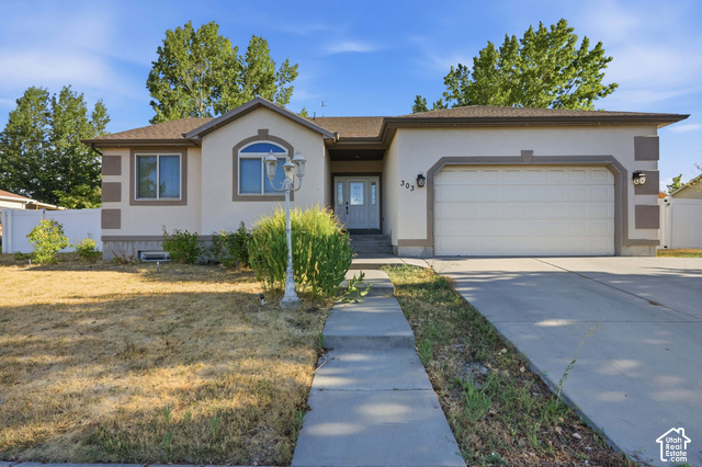 Main photo for 303 W Lakeside Dr