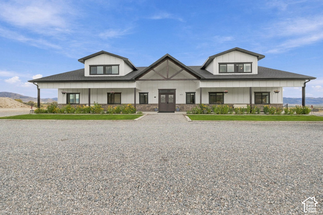 Main photo for 405 N Wonderful Life Ln