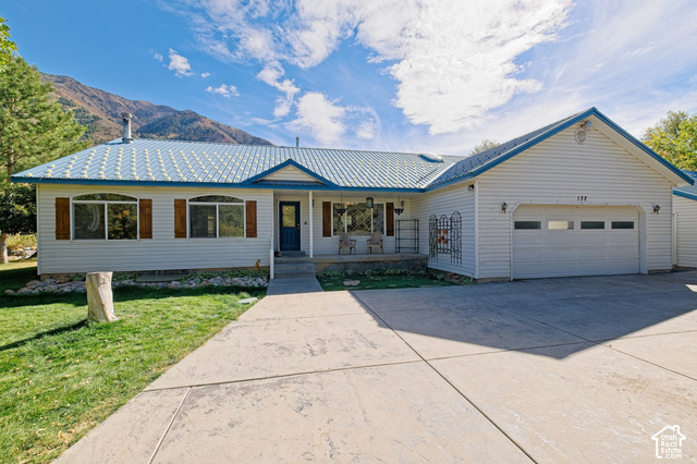 Main photo for 132 W Lakeview Way