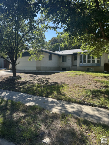 8228 S Bettina Ln
                     MLS #2189894