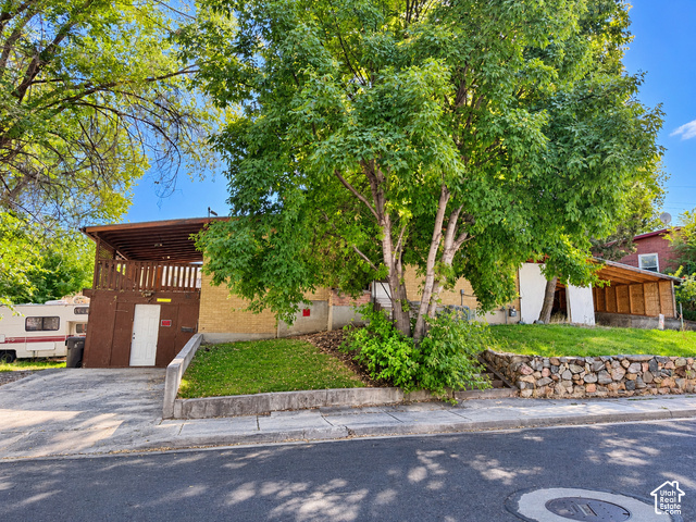 195 E 40th St
                     MLS #2190161