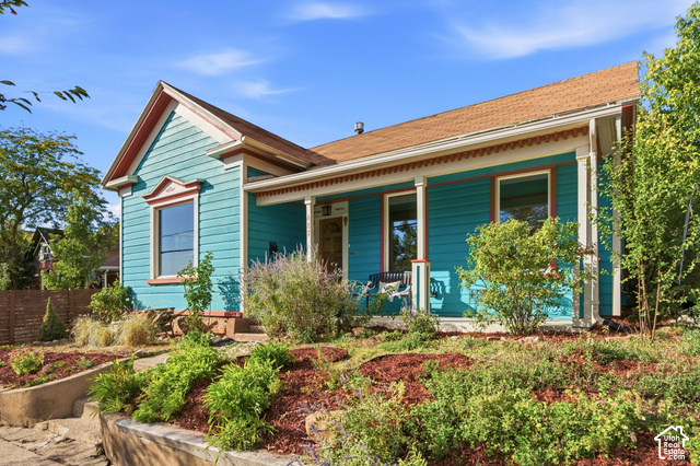 687 E 4th Ave
                     MLS #2190170