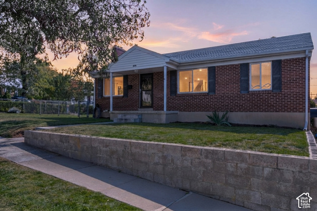 2616  Yermo Ave
                     MLS #2190307
