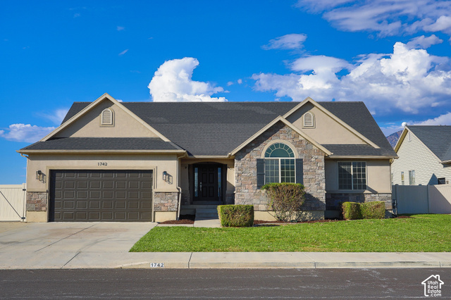 1742 W Renaissance Way
                     MLS #2190372