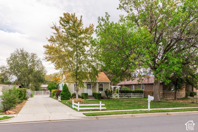 Main photo for 1073 S Navajo St
