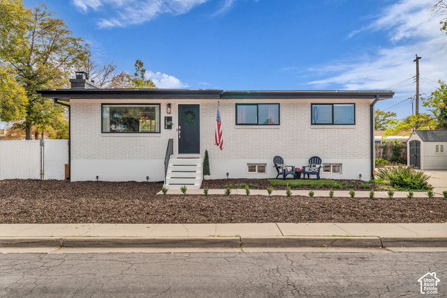 1239 W Andrew Ave
                     MLS #2190514