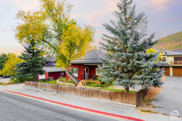 1420  Park Ave
                     MLS #2190899