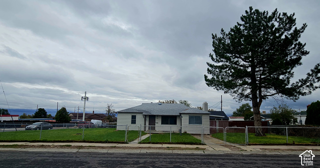 5515 S Northwest Ave
                     MLS #2190905