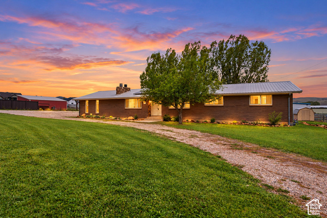 818 S Highway 66
                     MLS #2190913