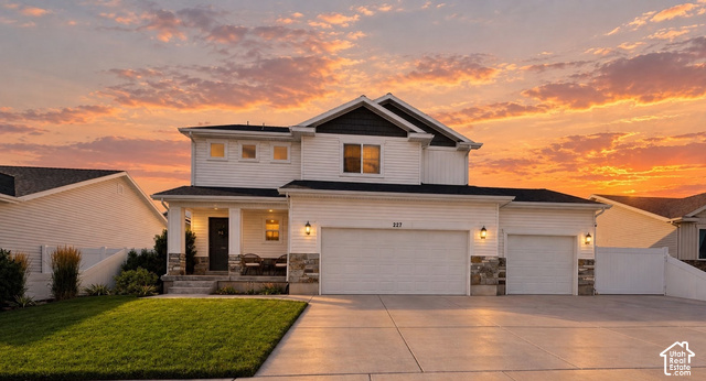 227 W Braeburn Ln
                     MLS #2191010