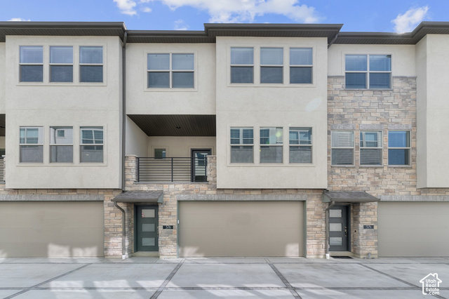 Main photo for 576 N Buffalo Grass Ln