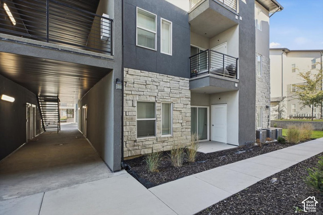 Main photo for 470 W 15 S #f101