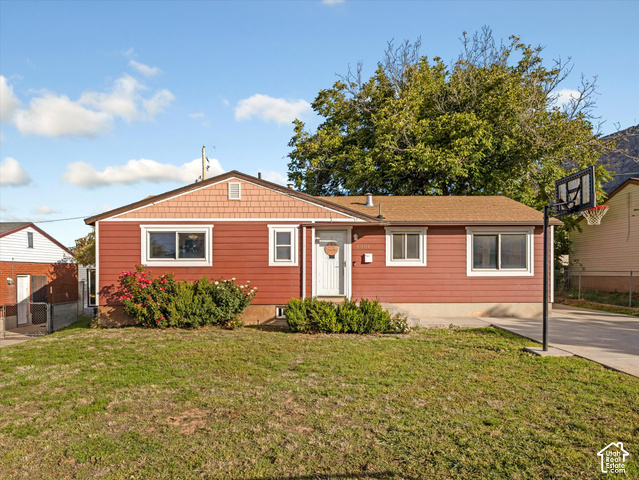 1004  1st St
                     MLS #2192236
