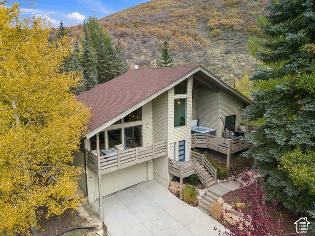 2438  Queen Esther Dr
                     MLS #2192413