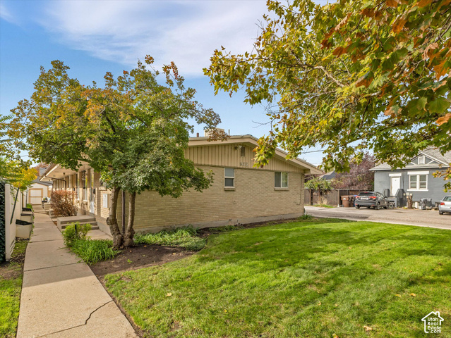 922 S Lake St
                     MLS #2193277