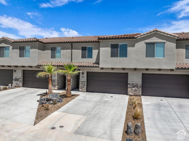 1303 E Vista Roja Pl
                     MLS #2193961