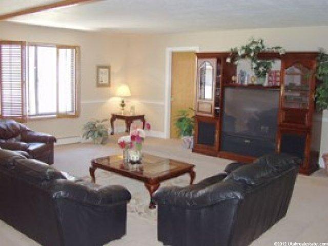 8887 Taft Hill Ct, Sandy, UT 84093 — photo 4