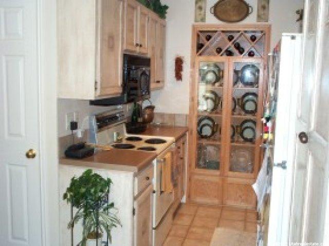 564 Cobblestone Ln, Midvale, UT 84047 — photo 2