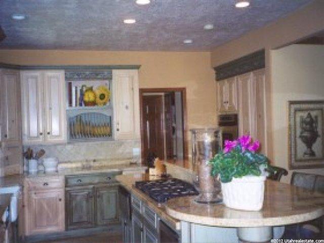 8377 Robidoux Rd, Sandy, UT 84093 — photo 4