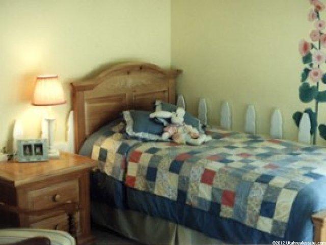 8118 Salisbury Ct, Sandy, UT 84094 — photo 2