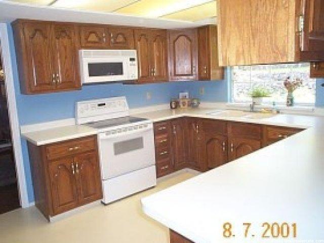 977 Oakwood Dr, Bountiful, UT 84010 — photo 3