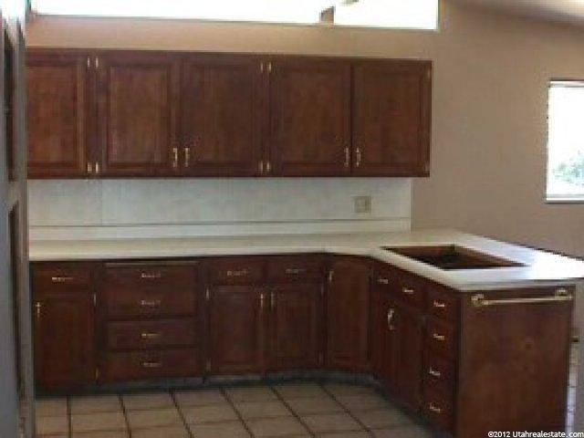 4992 Pinehill Dr, Murray, UT 84107 — photo 2