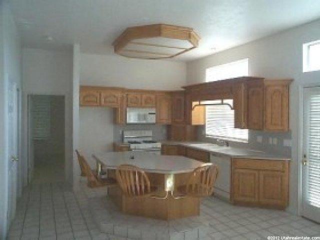 2120 Oak Ln, Layton, UT 84040 — photo 4