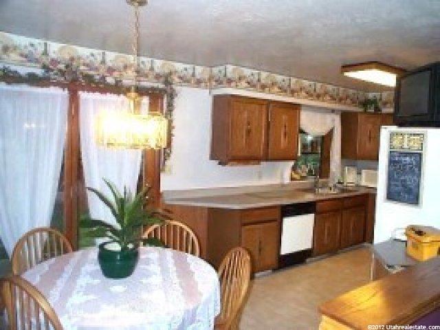 794 N 850 W, Clinton, UT 84015 — photo 2