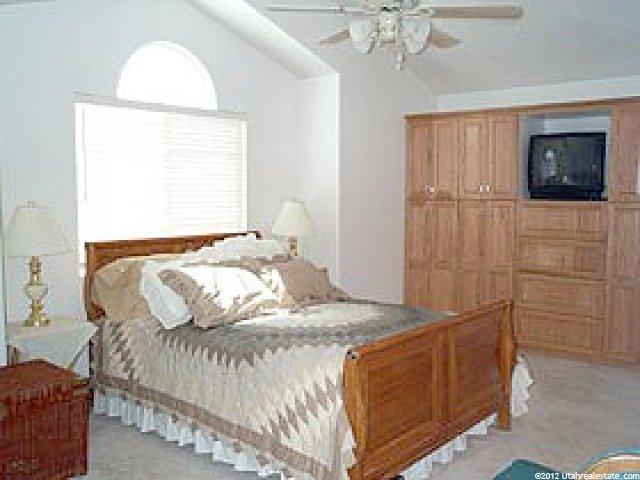 1083 N 300 E, Layton, UT 84041 — photo 5