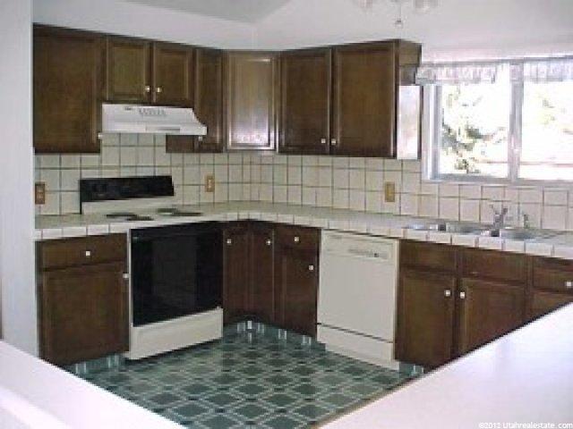 9490 Buttonwood Dr, Sandy, UT 84092 — photo 2