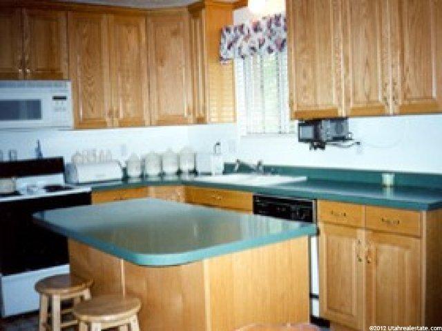 10318 Silver Willow Dr, Sandy, UT 84070 — photo 2