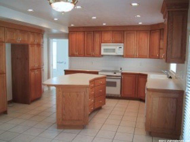 873 Ridgeline Cir, Centerville, UT 84014 — photo 2