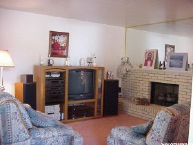 285 W Park Ln, Centerville, UT 84014 — photo 2
