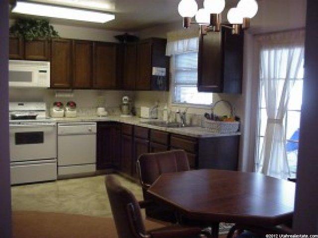 285 W Park Ln, Centerville, UT 84014 — photo 4