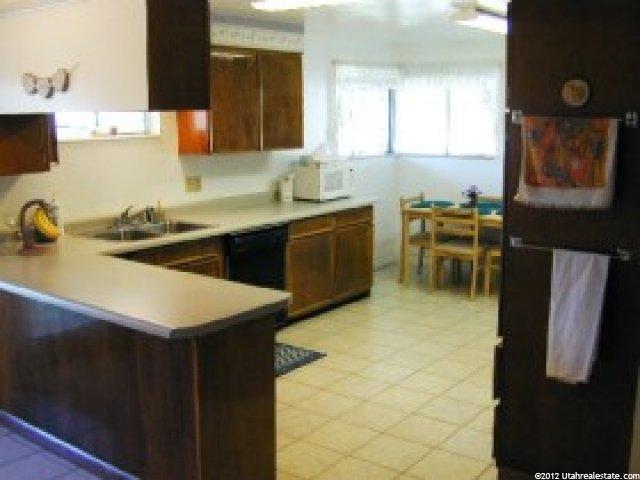 594 E 100 N, Kaysville, UT 84037 — photo 2