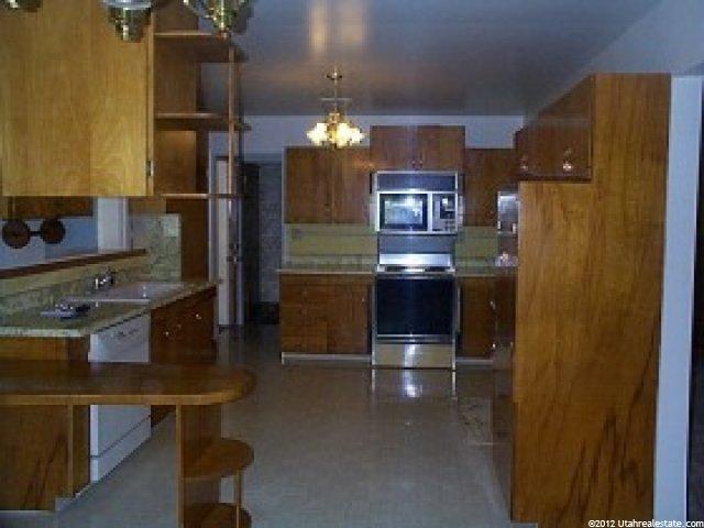 453 W 3300 S, Bountiful, UT 84010 — photo 2