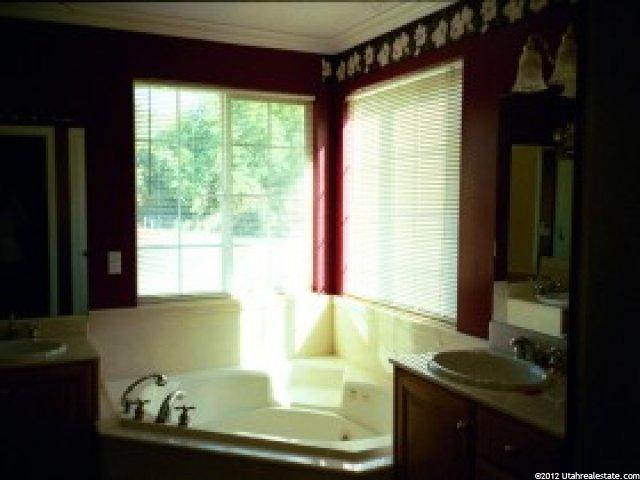 212 Larsen Ln, Layton, UT 84041 — photo 2