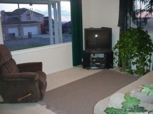 142 W Lomond View Dr, North Ogden, UT 84414 — photo 2