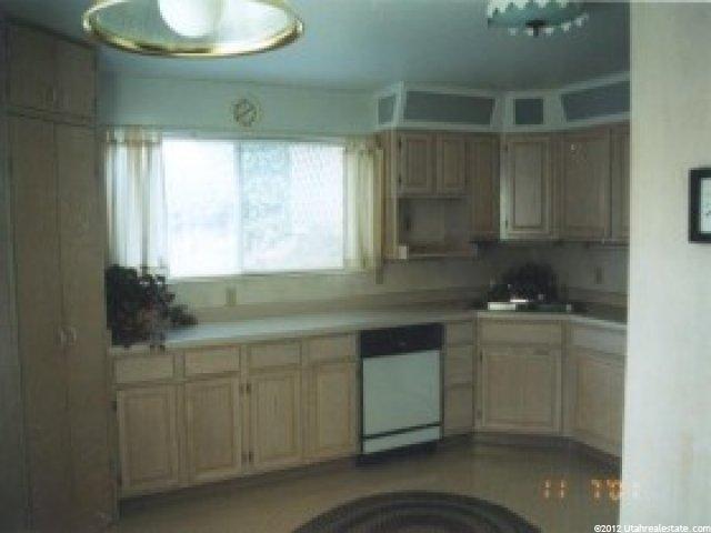 9527 S 1380 E, Sandy, UT 84092 — photo 3