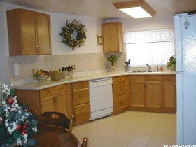 8466 S 1520 E, Sandy, UT 84093 — photo 4