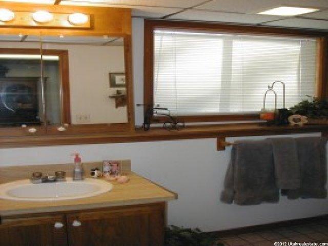 8466 S 1520 E, Sandy, UT 84093 — photo 8