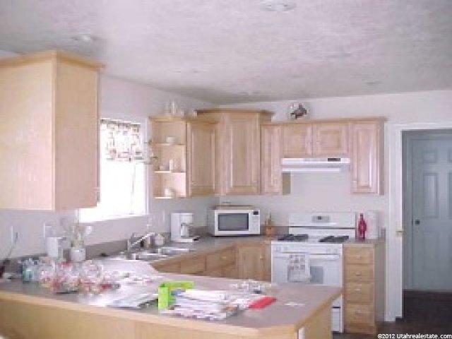 570 S 800 E, River Heights, UT 84321 — photo 3