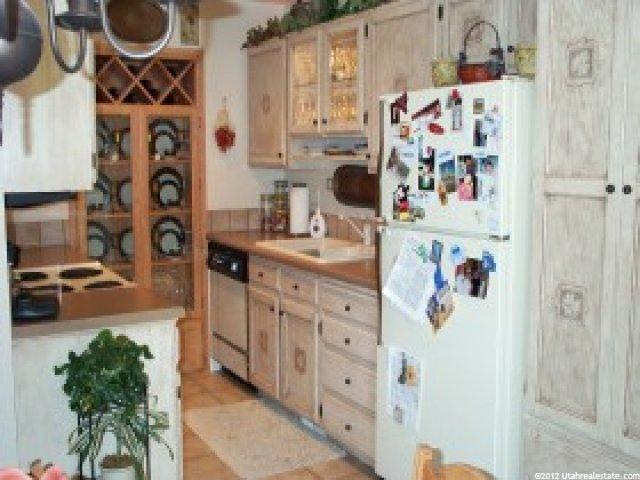 564 Cobblestone Ln, Midvale, UT 84047 — photo 2