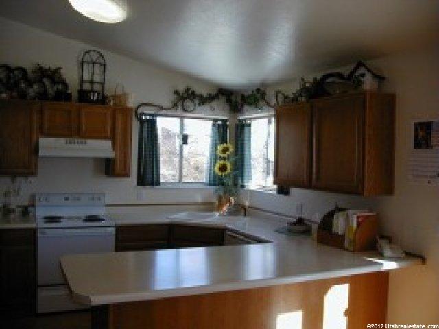 732 N 1420 W, Clinton, UT 84015 — photo 4