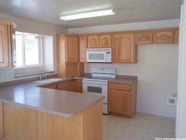 102 W 2300 N, Layton, UT 84041 — photo 2