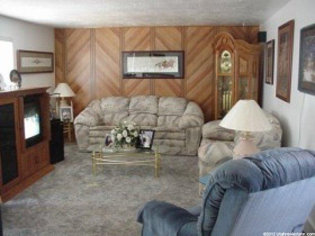 1074 N 600 W, Clinton, UT 84015 — photo 2