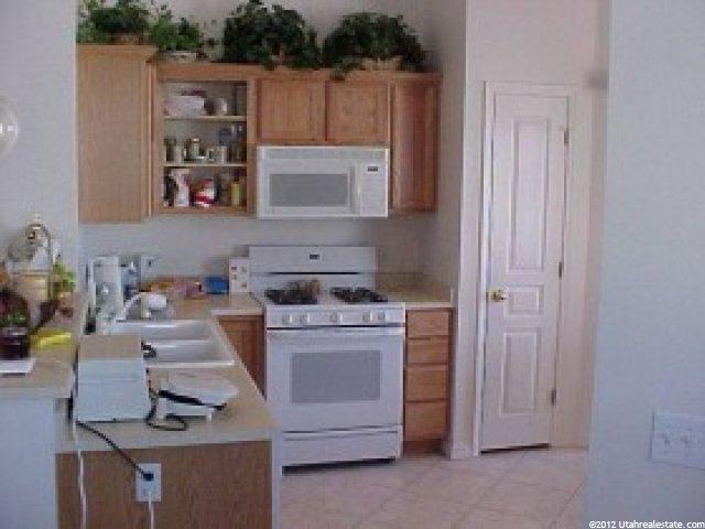 906 Courtyard Ln, Centerville, UT 84014 — photo 3