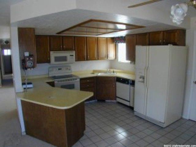 2093 Gyrfalcon Ln, Sandy, UT 84092 — photo 3