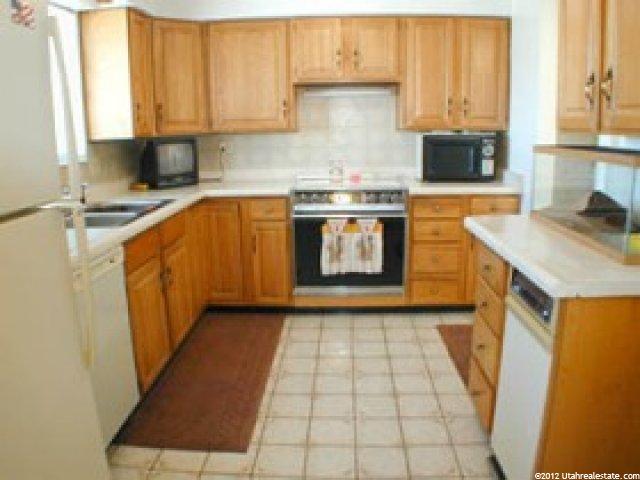 8482 Fayeway Dr, Sandy, UT 84094 — photo 2